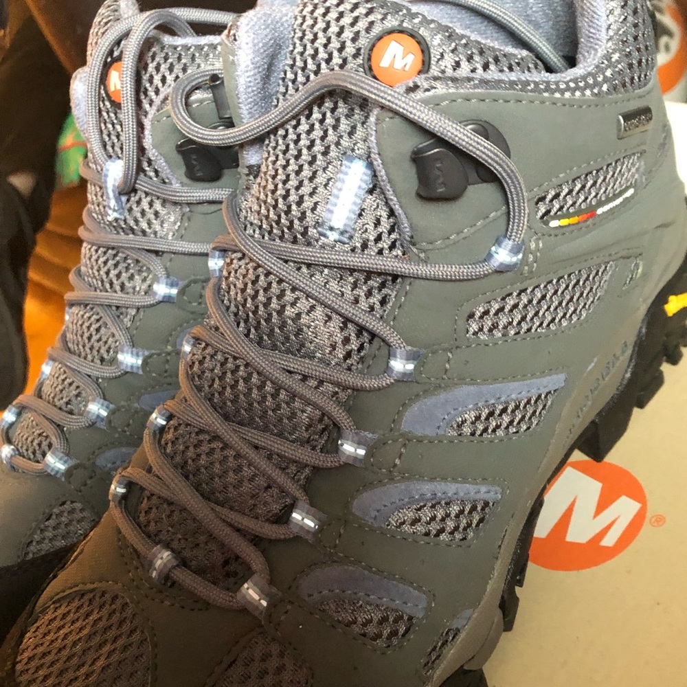 Women’s Merrell Moab Mid Gor-Tex Size 9